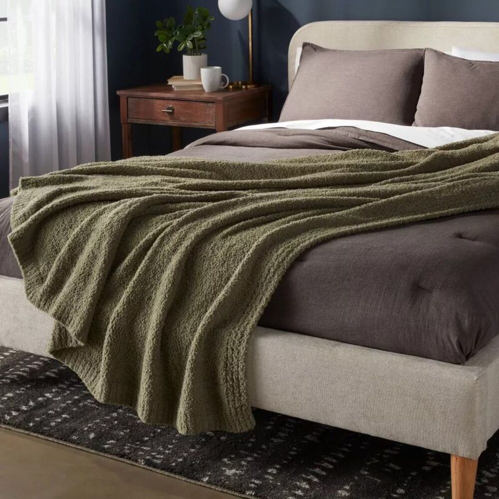 Threshold -  Reversible Chenille Throw Blanket Oversi Green - Picture 4 of 4